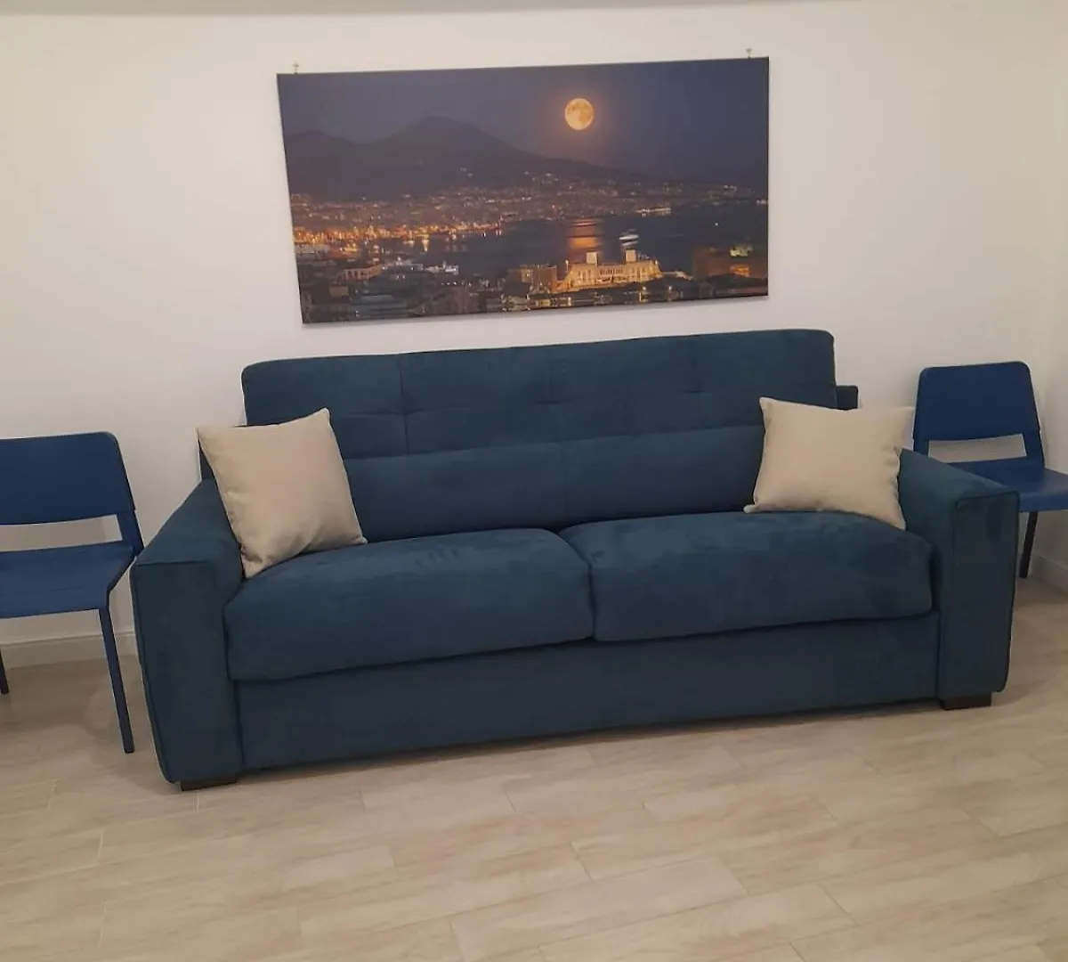 Pastel Blue House X 5 People In Corso Above Metro Montesanto Apartment Naples
