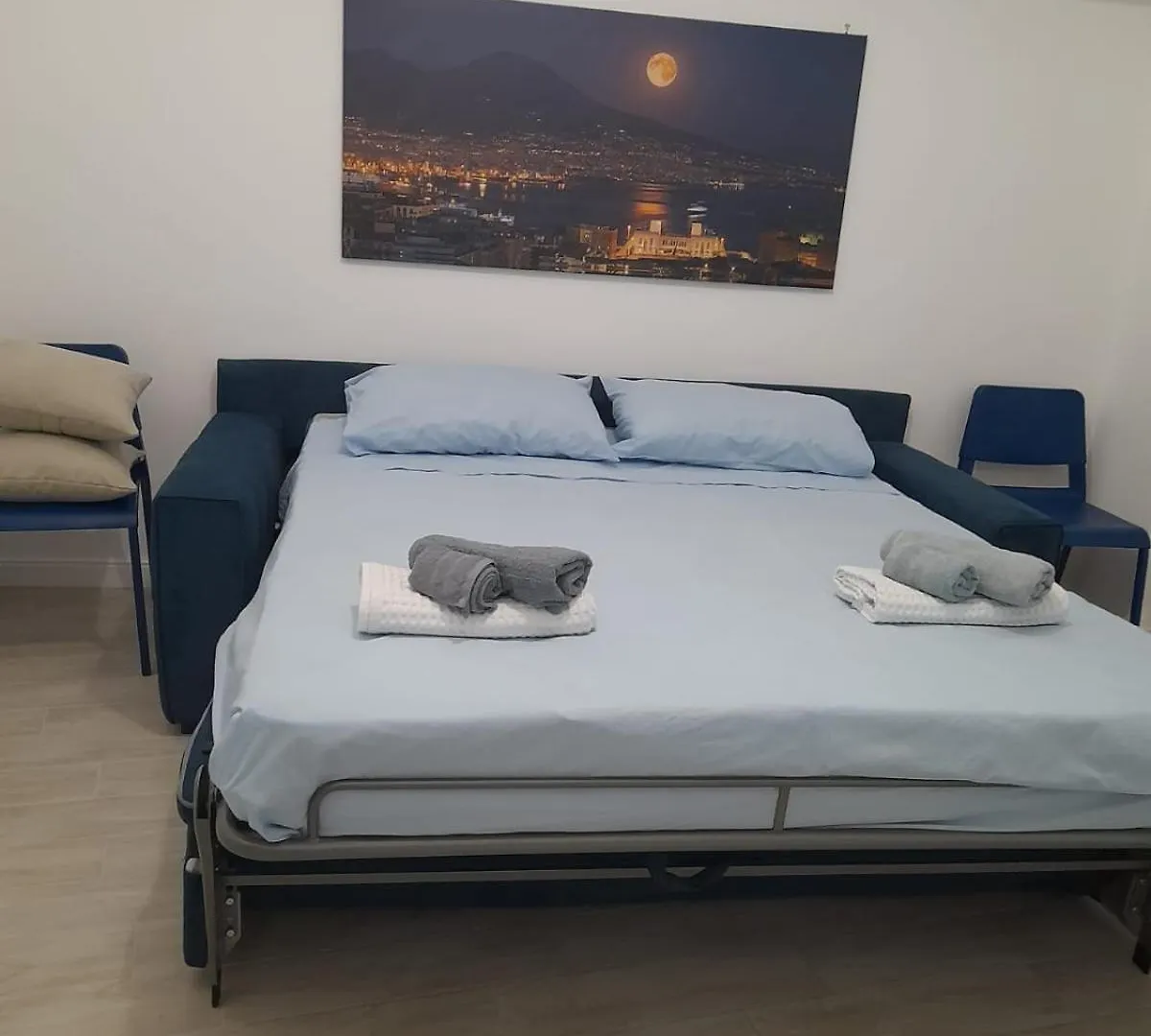Pastel Blue House X 5 People In Corso Above Metro Montesanto Apartment Naples Italy