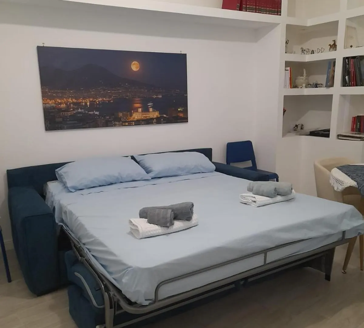 Pastel Blue House X 5 People In Corso Above Metro Montesanto Apartment Naples 0*,  Italy