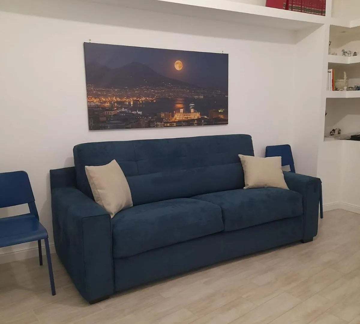 Pastel Blue House X 5 People In Corso Above Metro Montesanto Apartment Naples